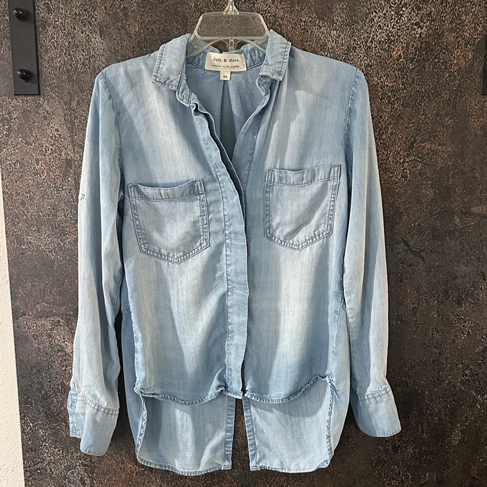 Cloth& Stone Light Blue Button-Up Shirt size XS